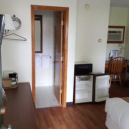 Budget Host Inn 底特律湖 外观 照片