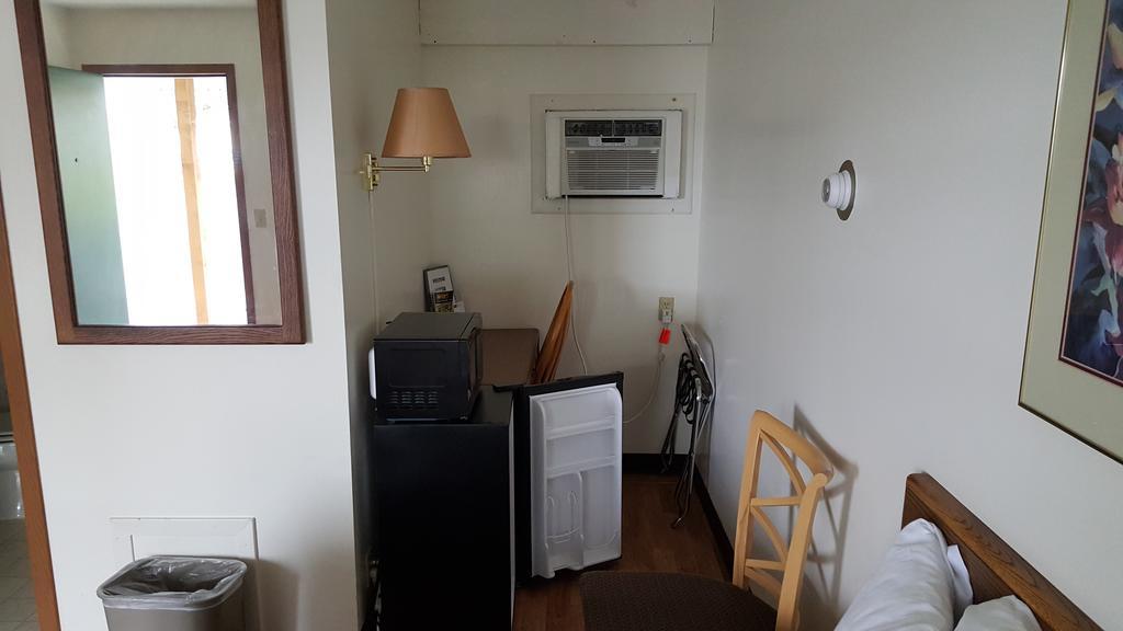 Budget Host Inn 底特律湖 外观 照片