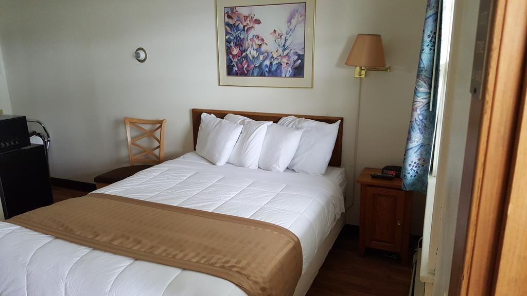 Budget Host Inn 底特律湖 外观 照片