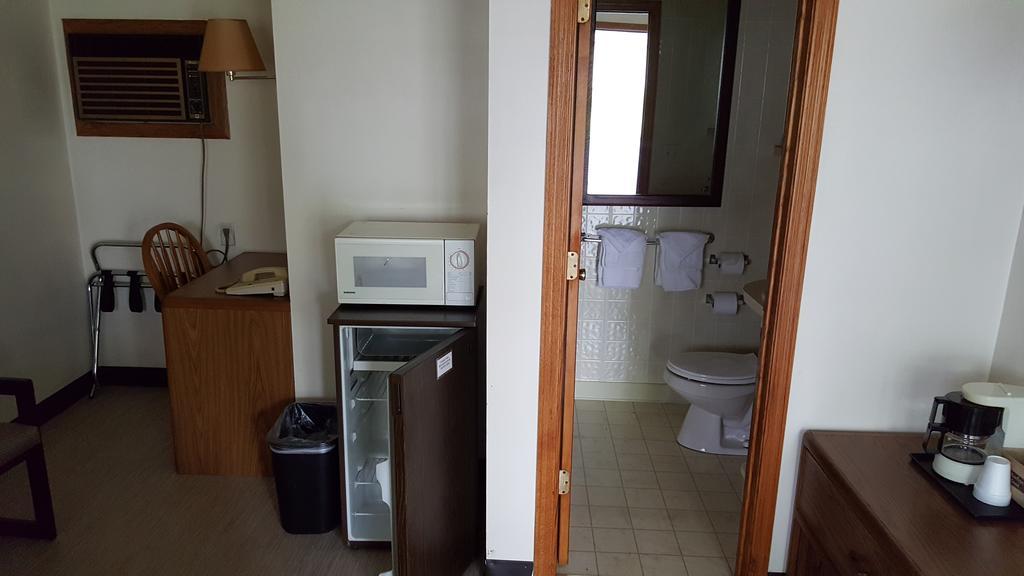 Budget Host Inn 底特律湖 外观 照片