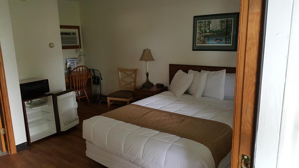 Budget Host Inn 底特律湖 外观 照片