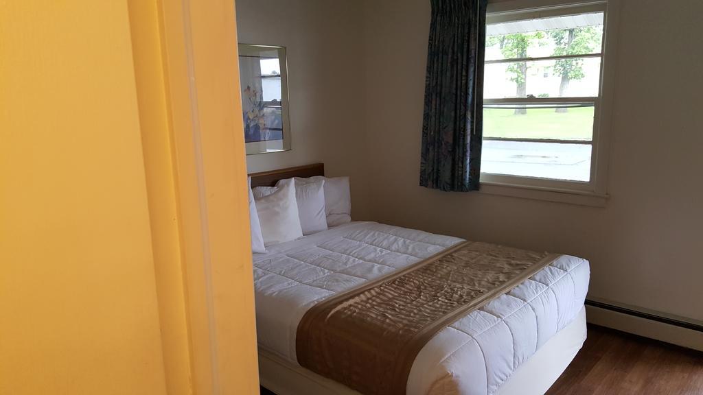 Budget Host Inn 底特律湖 外观 照片