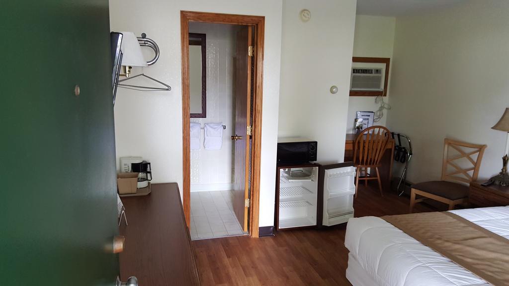 Budget Host Inn 底特律湖 外观 照片
