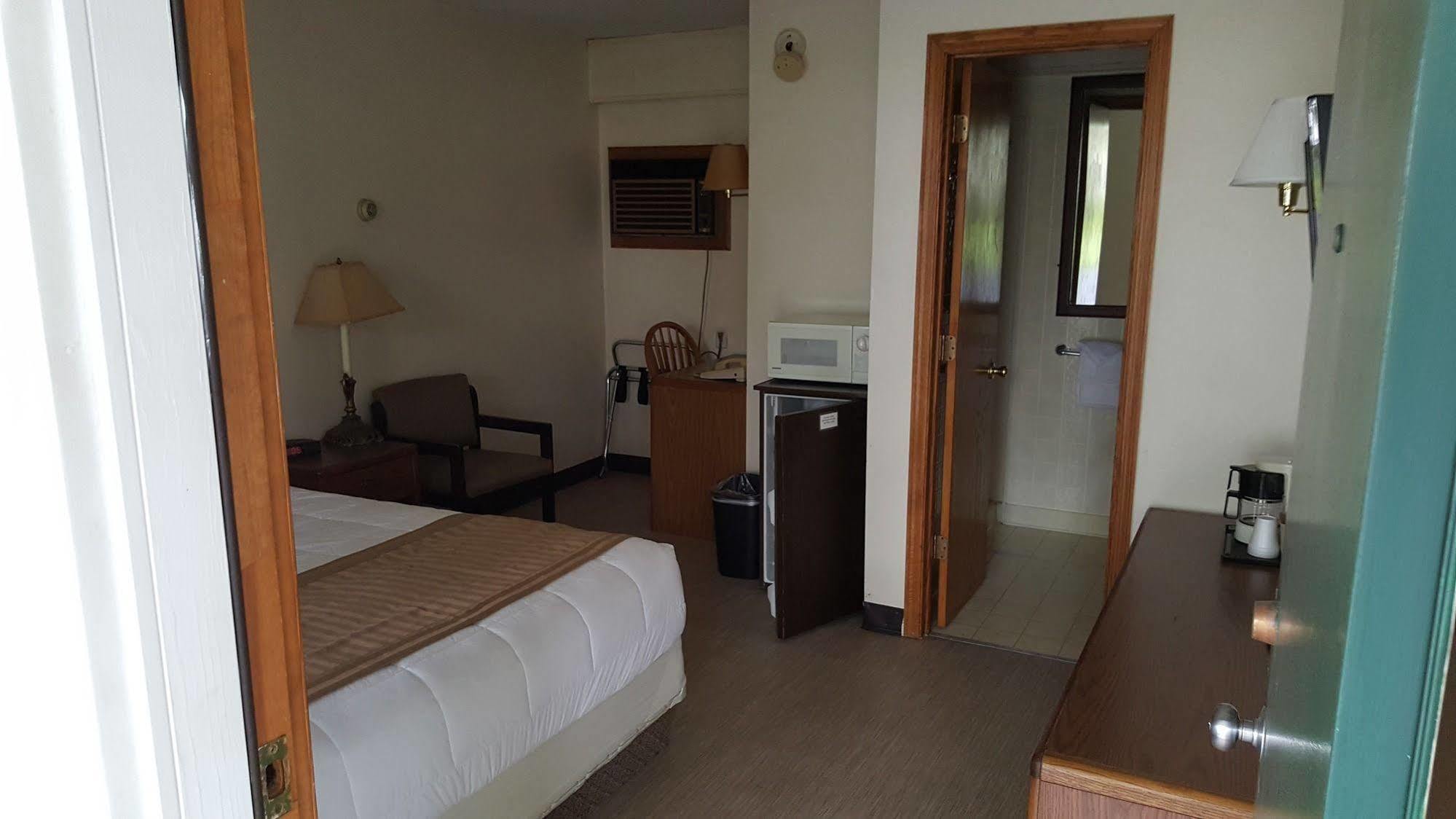 Budget Host Inn 底特律湖 外观 照片
