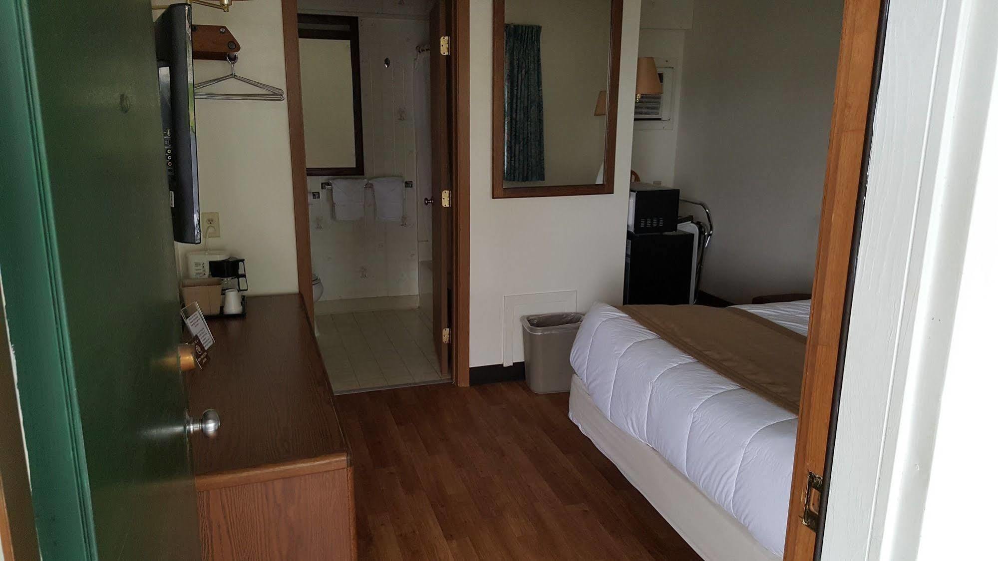 Budget Host Inn 底特律湖 外观 照片