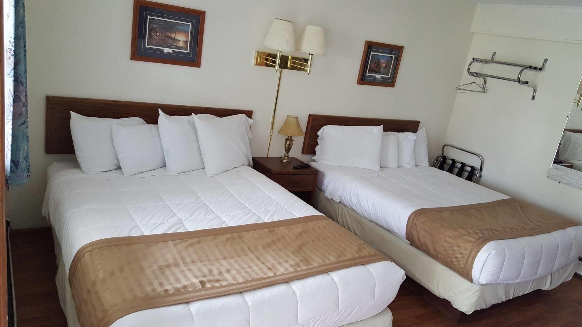 Budget Host Inn 底特律湖 外观 照片