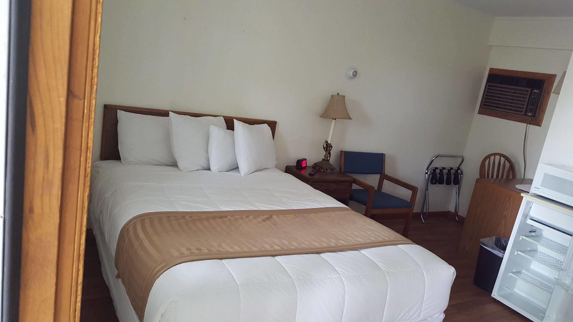 Budget Host Inn 底特律湖 外观 照片